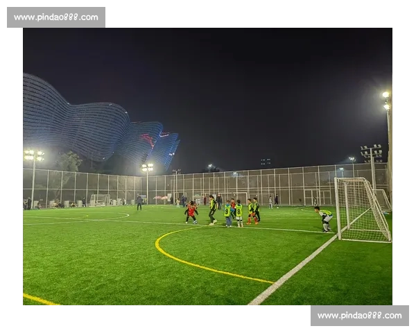 足球连接城市梦想与青春热血的全球竞技文化新图景时代发展观察 - 副本 (2)